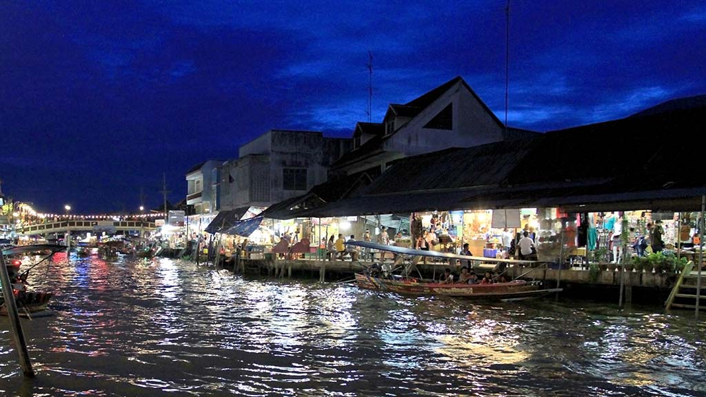 Amphawa floating market.