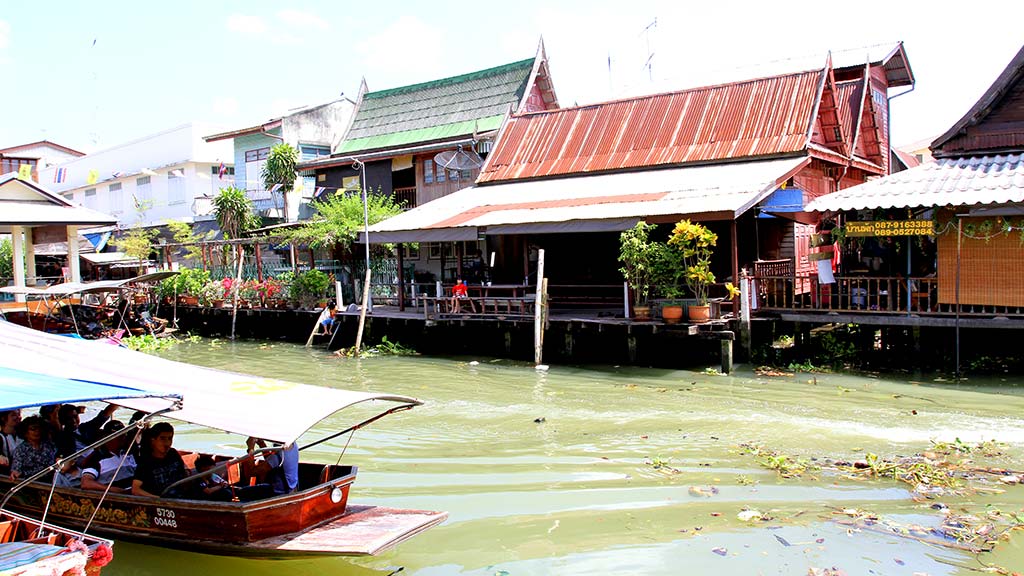 Amphawa floating market.