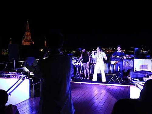 Chao Phraya River Cruise, entertainment onboard.