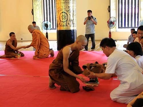 Ordination ceremony, Wat Chedi Luang.