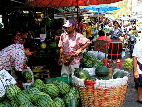 Saphan Khao Fruit market.