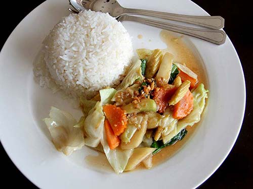 Stir-fried rice with vegetables