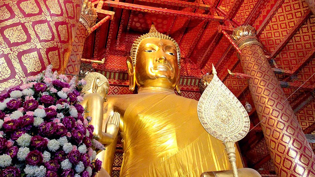 Estatua de Buda en el Wat Phanan Choeng.