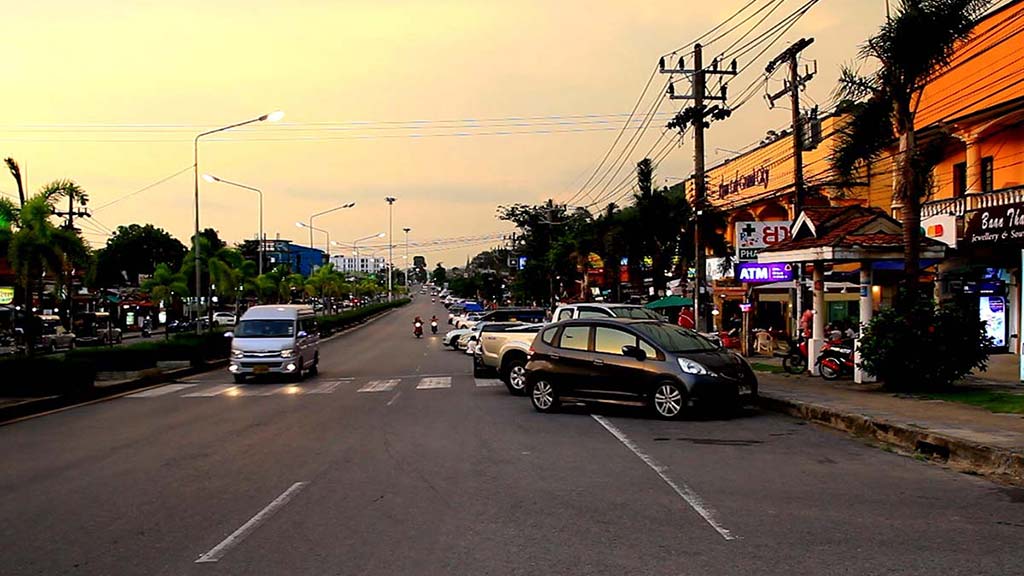 Carretera principal de Khao Lak.