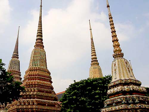 Great stupas in honour of the first kings of the current dynasty..